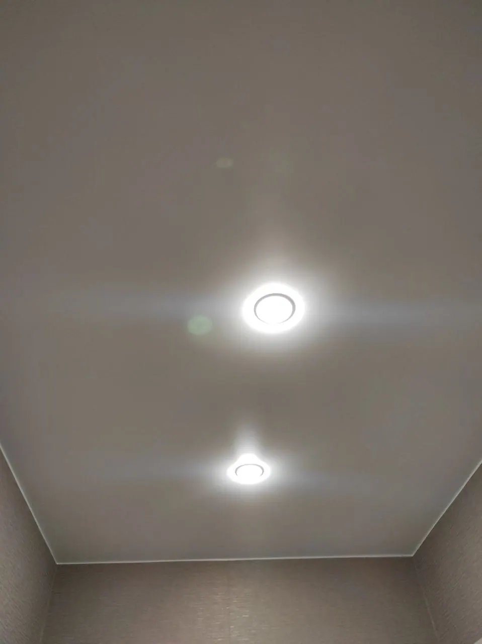 Натяжной потолок в прихожую с точечными светильниками — Дзержинск, бульвар Космонавтов, 22, фото 2